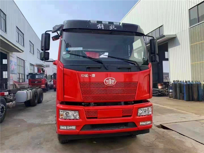 解放國(guó)六前四后八隨車吊新品上市 解放國(guó)六前四后八隨車吊新品上市