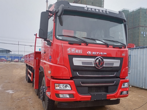 國(guó)六東風(fēng)暢行D7前四后八隨車吊新品上市 國(guó)六東風(fēng)暢行D7前四后八隨車吊新品上市