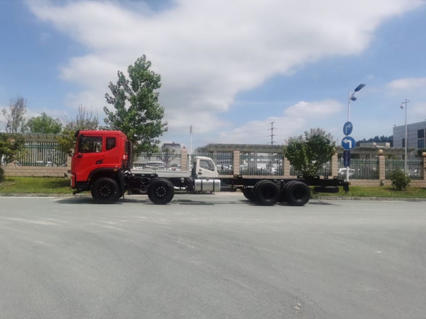 東風T17前四后八國六隨車吊 東風T17前四后八國六隨車吊