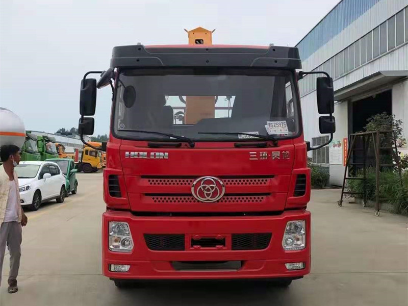 國六三環(huán)昊龍?zhí)嵘龢虺S12噸吊機(jī) 國六三環(huán)昊龍?zhí)嵘龢虺S12噸吊機(jī)