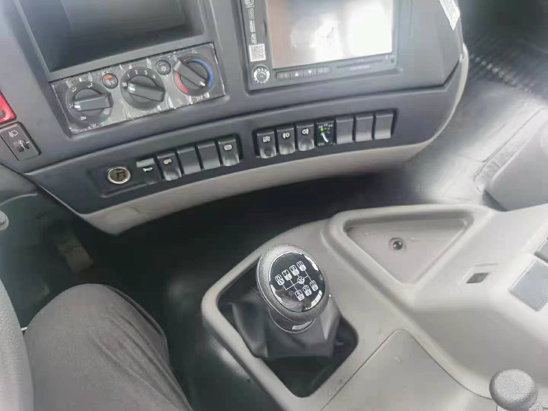 國六東風(fēng)D7V牌前四后八平板運(yùn)輸車 國六東風(fēng)D7V牌前四后八平板運(yùn)輸車