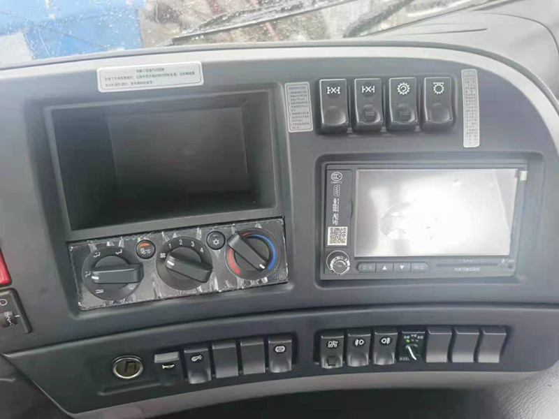 國六東風(fēng)D7V牌前四后八平板運(yùn)輸車 國六東風(fēng)D7V牌前四后八平板運(yùn)輸車