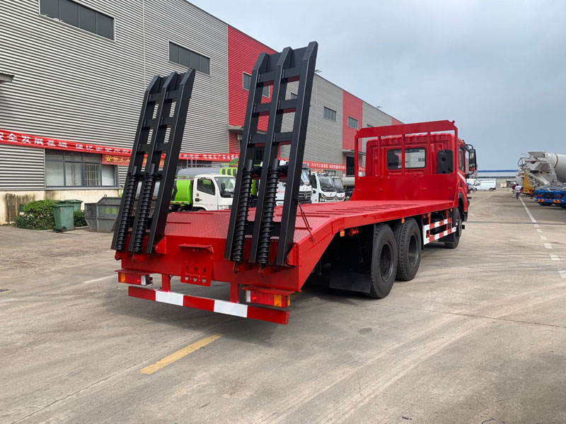 東風(fēng)華神T5后八輪平板車 東風(fēng)華神T5后八輪平板車