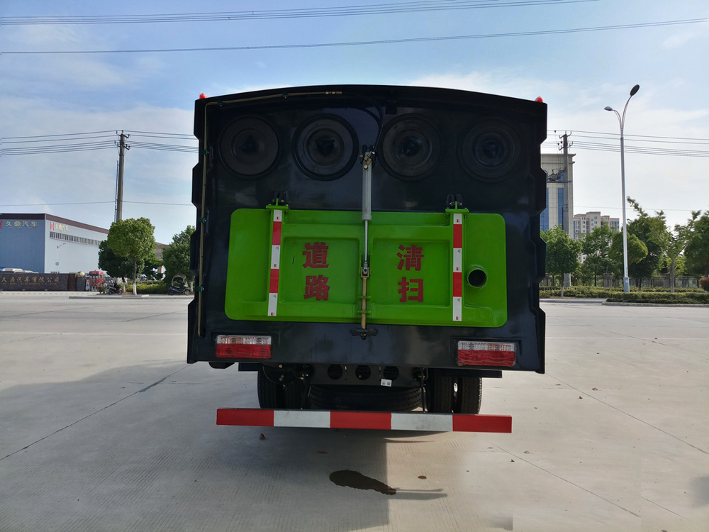 1方水 4方塵東風(fēng)D6 吸塵車 1方水 4方塵東風(fēng)D6 吸塵車
