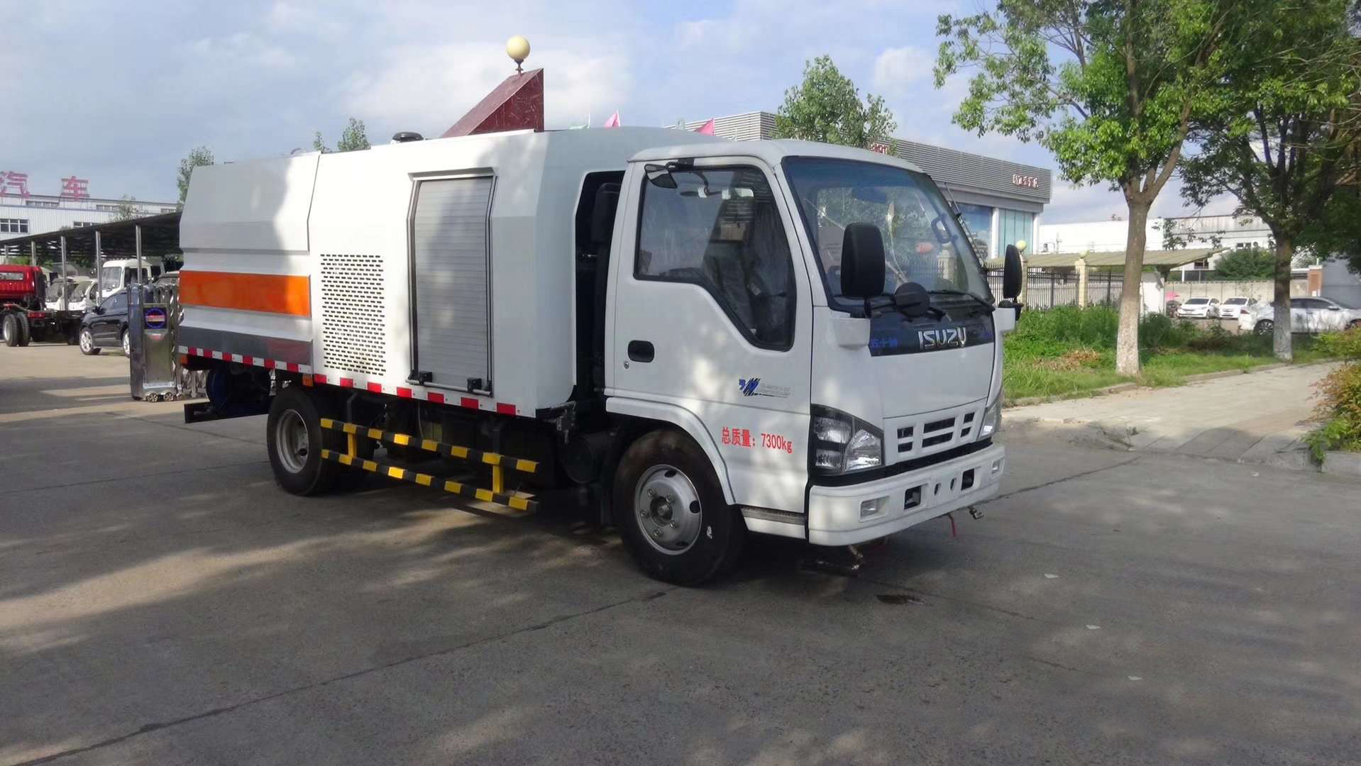 4方城市護(hù)欄清洗車 4方城市護(hù)欄清洗車