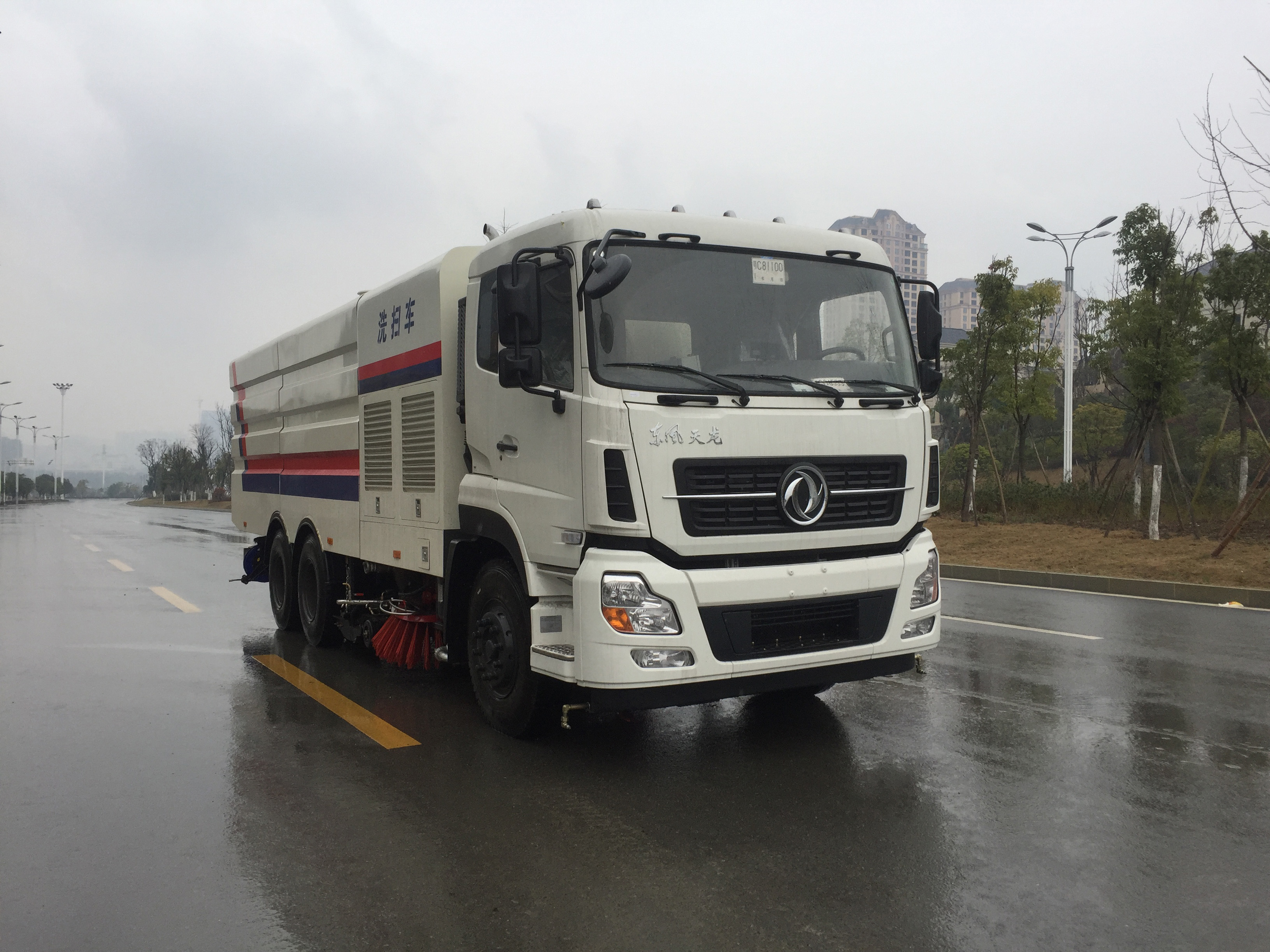 東風天龍大型洗掃車塵箱9方/水箱13方 東風天龍大型洗掃車塵箱9方/水箱13方