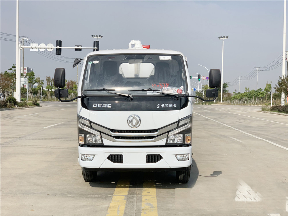 國(guó)六4.5方東風(fēng)D6 吸污車 國(guó)六4.5方東風(fēng)D6 吸污車