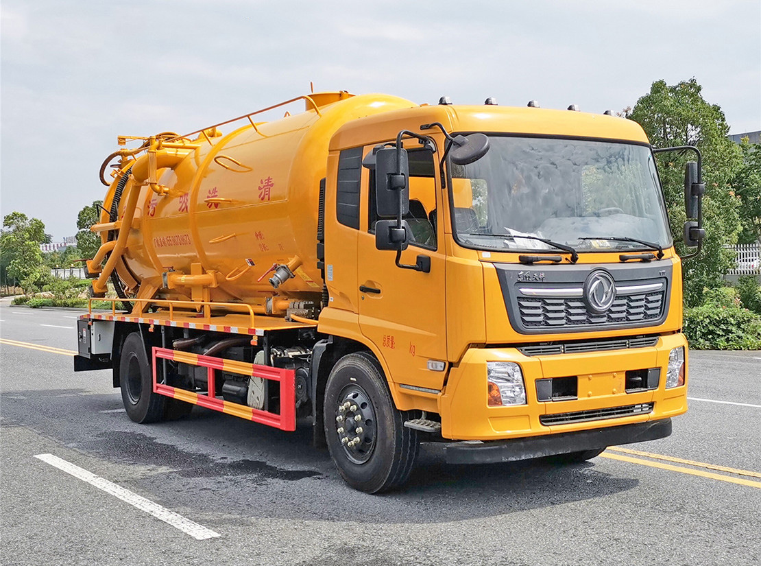 東風(fēng)天錦15方清洗吸污車(chē)(一體罐外觀)