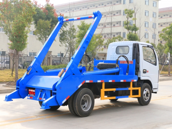 國(guó)六東風(fēng)小多利卡 3~4方 擺臂垃圾車 國(guó)六東風(fēng)小多利卡 3~4方 擺臂垃圾車