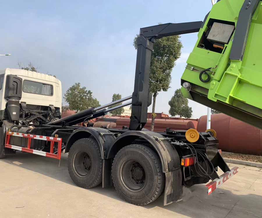 國六東風(fēng)天龍后雙橋18方勾臂套臂垃圾車 國六東風(fēng)天龍后雙橋18方勾臂套臂垃圾車