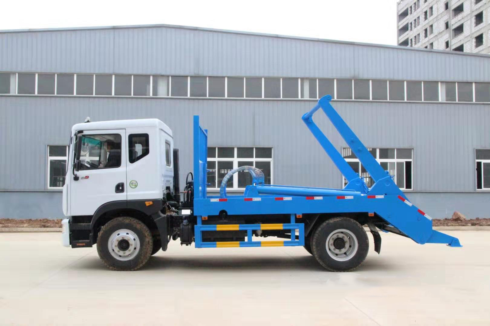 國六10立方東風(fēng)D9 擺臂垃圾車 國六10立方東風(fēng)D9 擺臂垃圾車