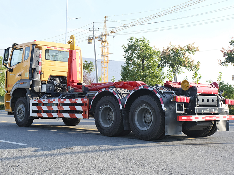 重汽浩瀚后雙橋18方勾臂垃圾車 重汽浩瀚后雙橋18方勾臂垃圾車