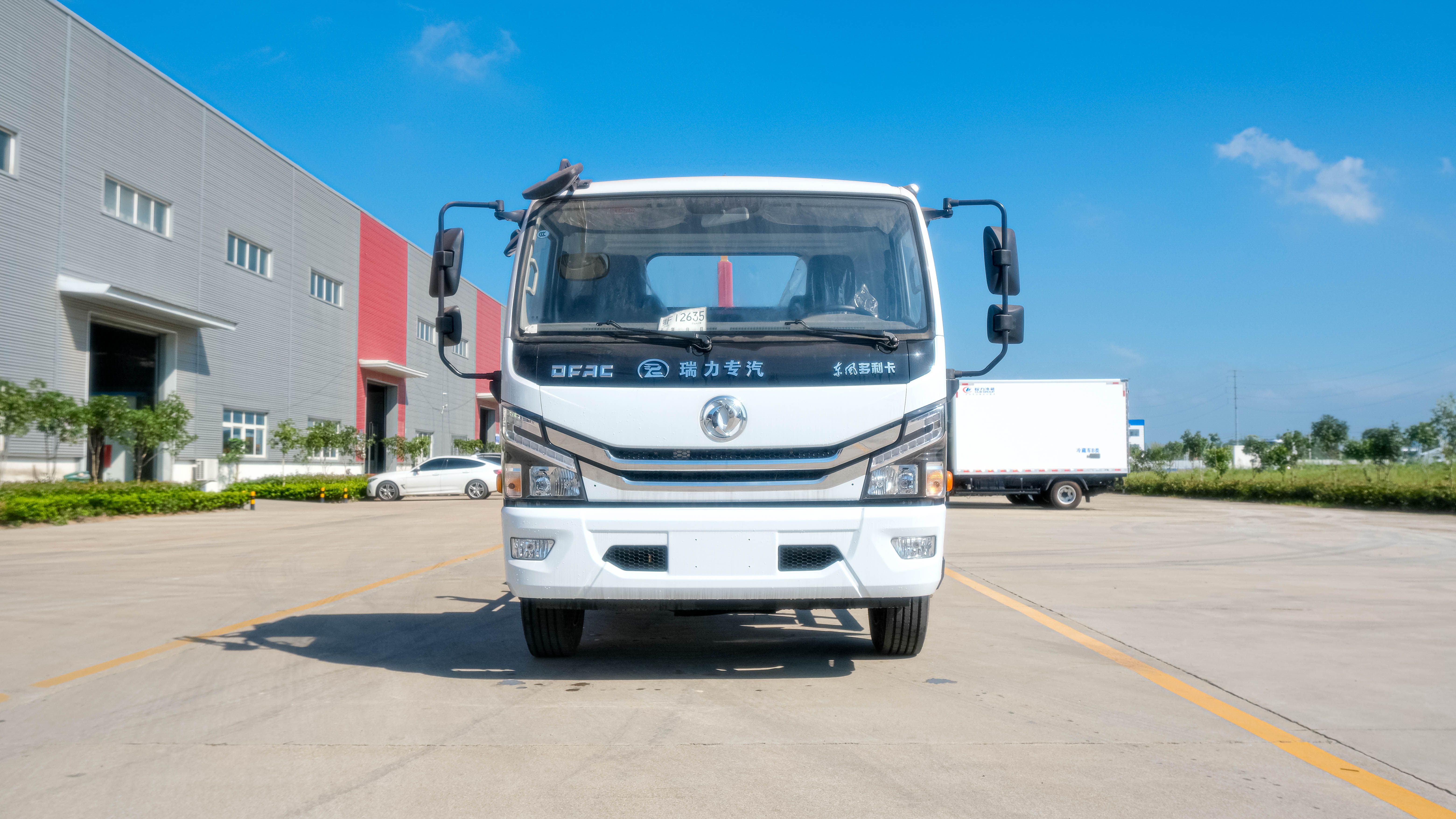 東風(fēng)大多利卡7方勾臂垃圾車 東風(fēng)大多利卡7方勾臂垃圾車