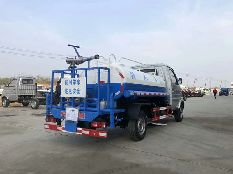 北汽昌河2噸藍(lán)牌汽油灑水車 北汽昌河2噸藍(lán)牌汽油灑水車