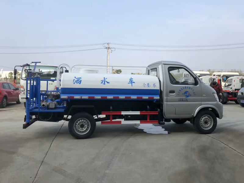 北汽昌河2噸藍(lán)牌汽油灑水車 北汽昌河2噸藍(lán)牌汽油灑水車